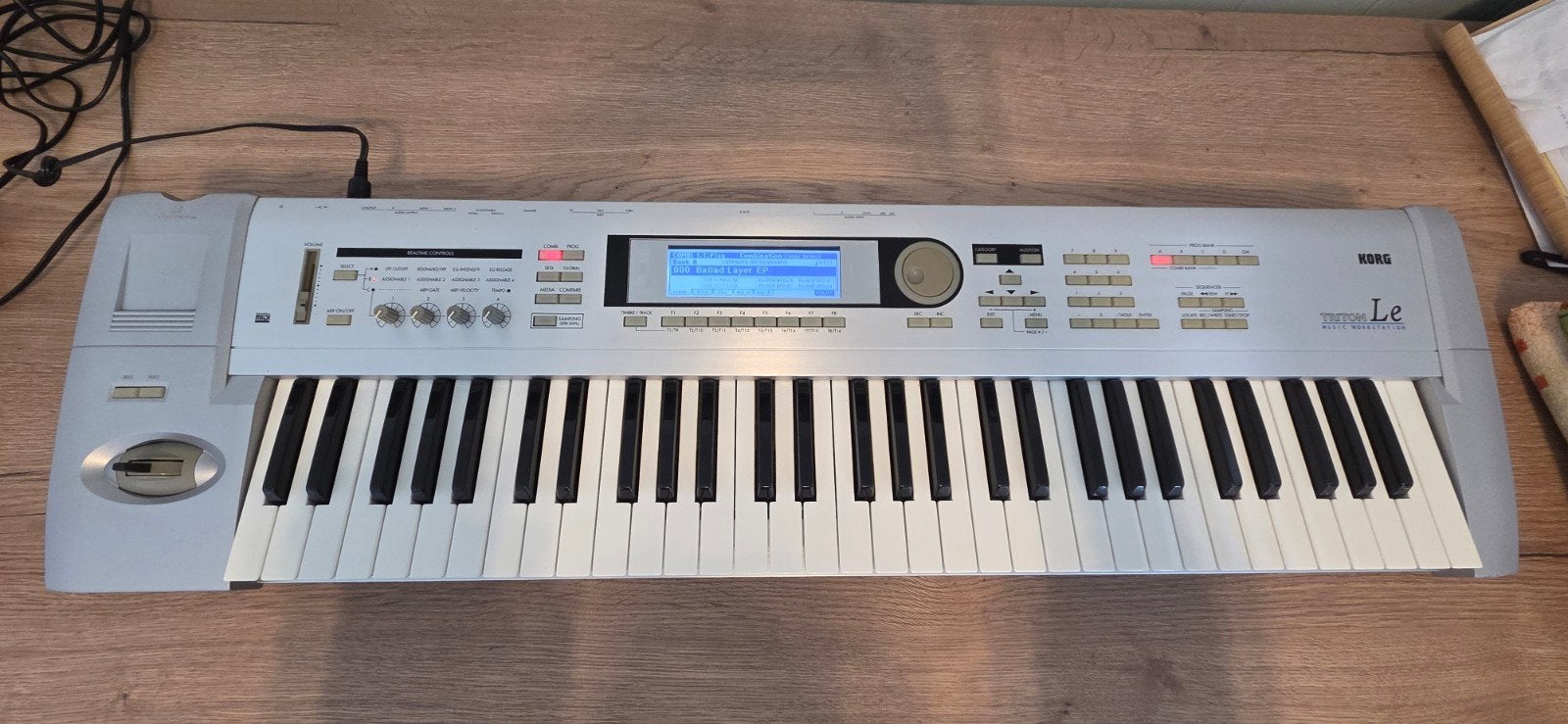 Station de travail musicale Korg Triton Le 61 (synthétiseur, Enlèvement, 61 touches, Korg