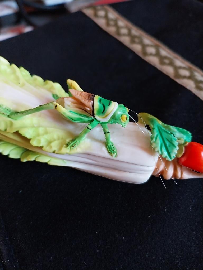 ONGELOOFLIJKE JAARGANG  EEN INSECT OP KOOLBOT DE 20E EEUW, Antiek en Kunst, Ophalen of Verzenden