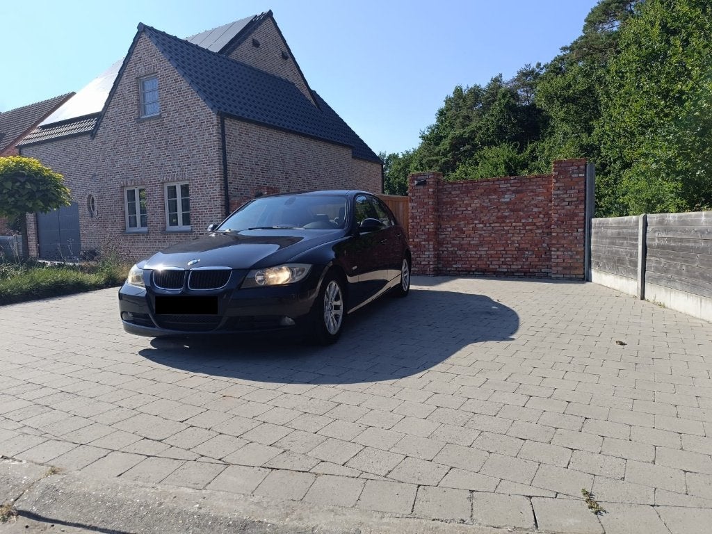 BMW 318d E90 – Navi – 260.000 km, Auto's, BMW, 90 kW, Achterwielaandrijving, 1995 cc, Zwart
