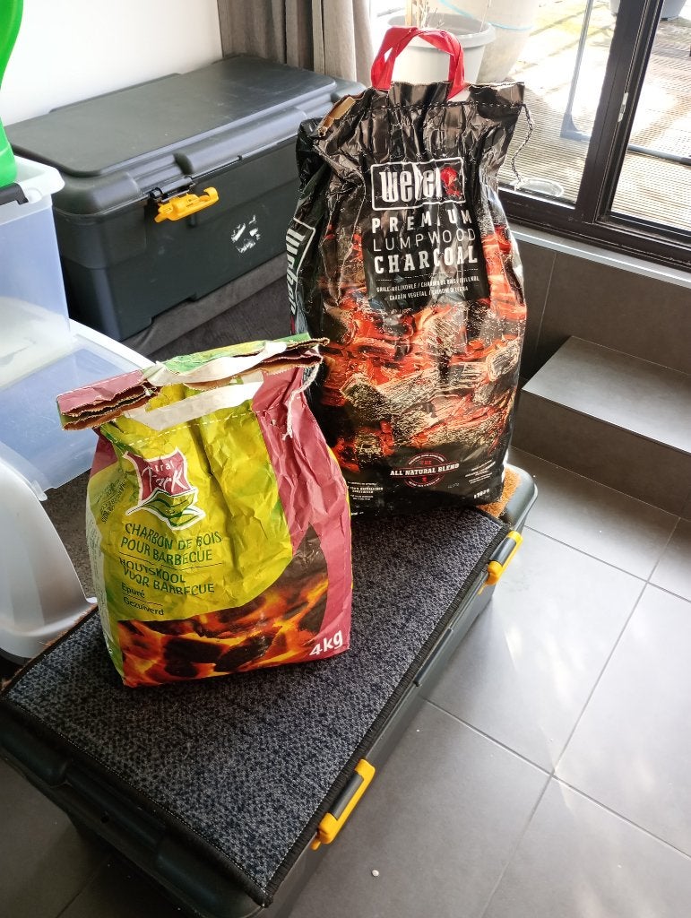 Houtskool 4kg + 5kg niet geopend, Tuin en Terras, Ophalen, Nieuw, BBQ