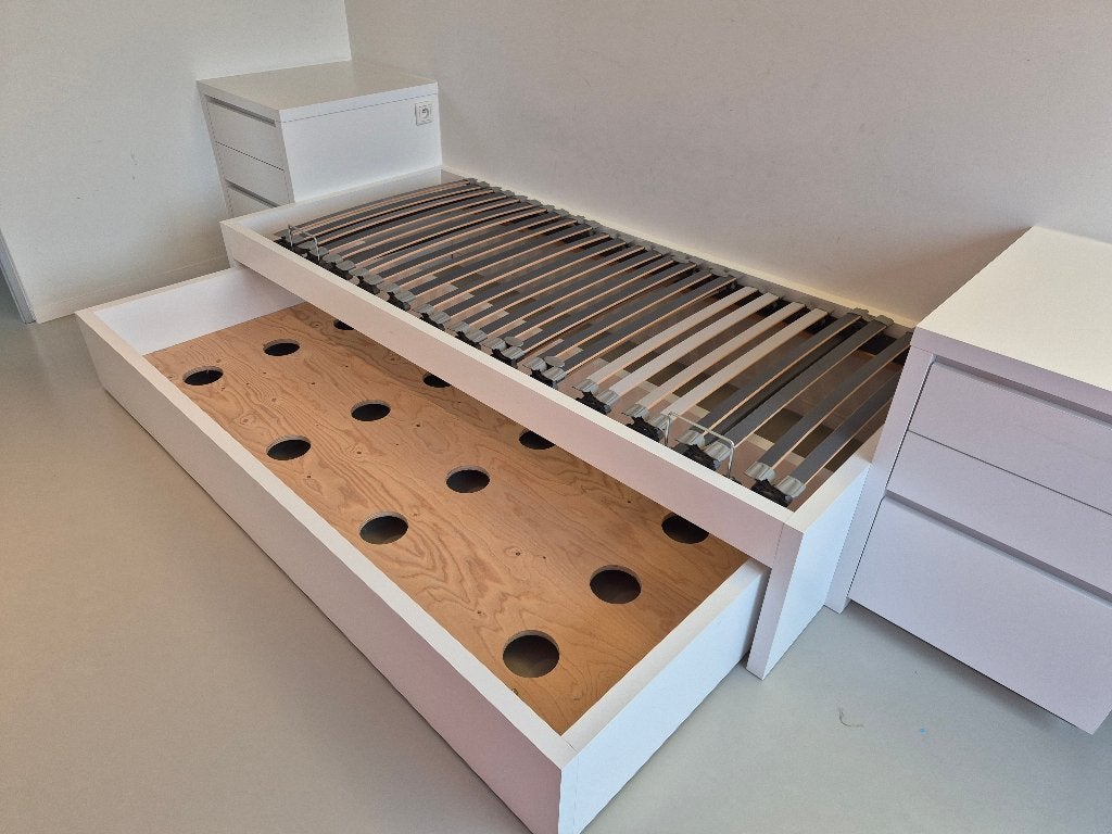 Bedmeubel met schuif voor extra matras, Huis en Inrichting, Ophalen, 90 cm, Eenpersoons, Zo goed als nieuw