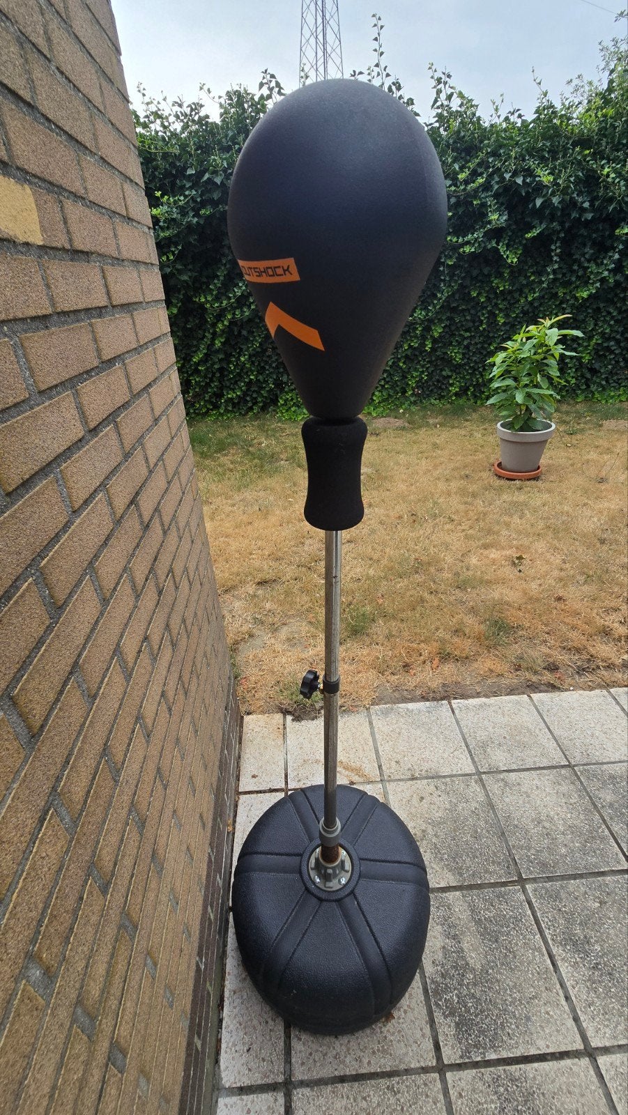 Outshock boksbal op staander, Ophalen, Boksbal