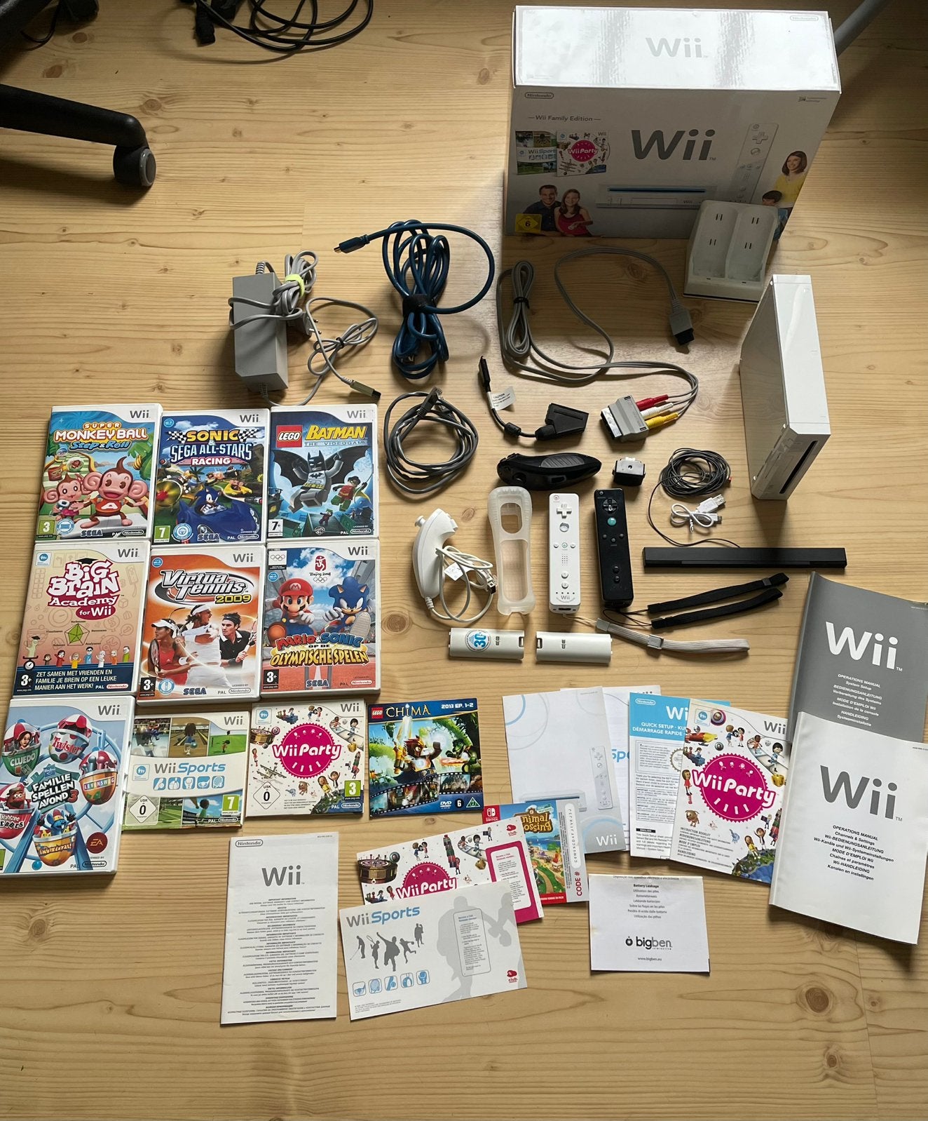 Nintendo Wii Family Edition Pack met Doos + 9 Games, Games en Spelcomputers, Ophalen, Zo goed als nieuw, Met 2 controllers, Met games