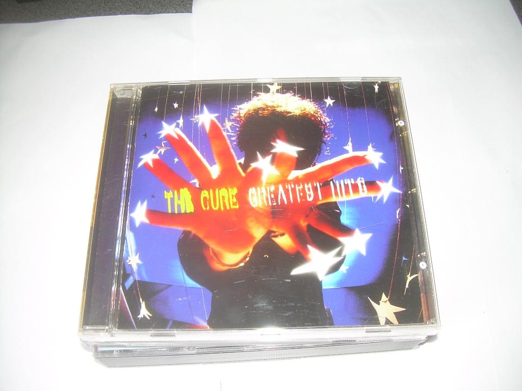 CD - THE CURE - GREATEST HITS, CD & DVD, CD | Pop, Enlèvement ou Envoi, 1990 - 1999, Comme neuf