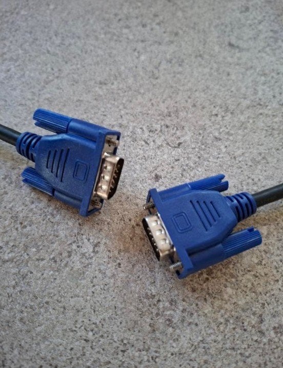 Nog nieuw: VGA-kabel van 1.80 meter lengte (ik heb 2 stuks), Informatique & Logiciels, Pc & Câble réseau, Enlèvement ou Envoi