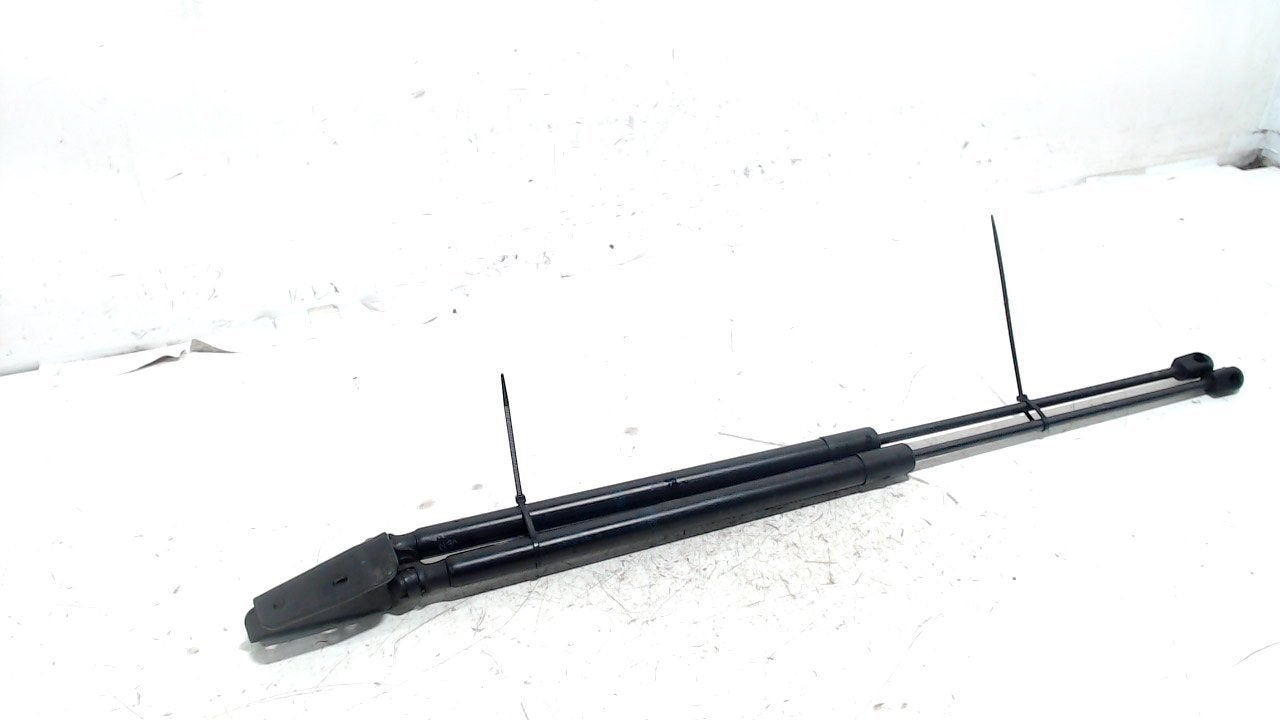 Gasdrukveerset achter Ford Focus, Onderdelen@venauto.nl, Van der Ven Autorecycling B.V., Ettenseweg 76, 4706 PB Roosendaal, The Netherlands