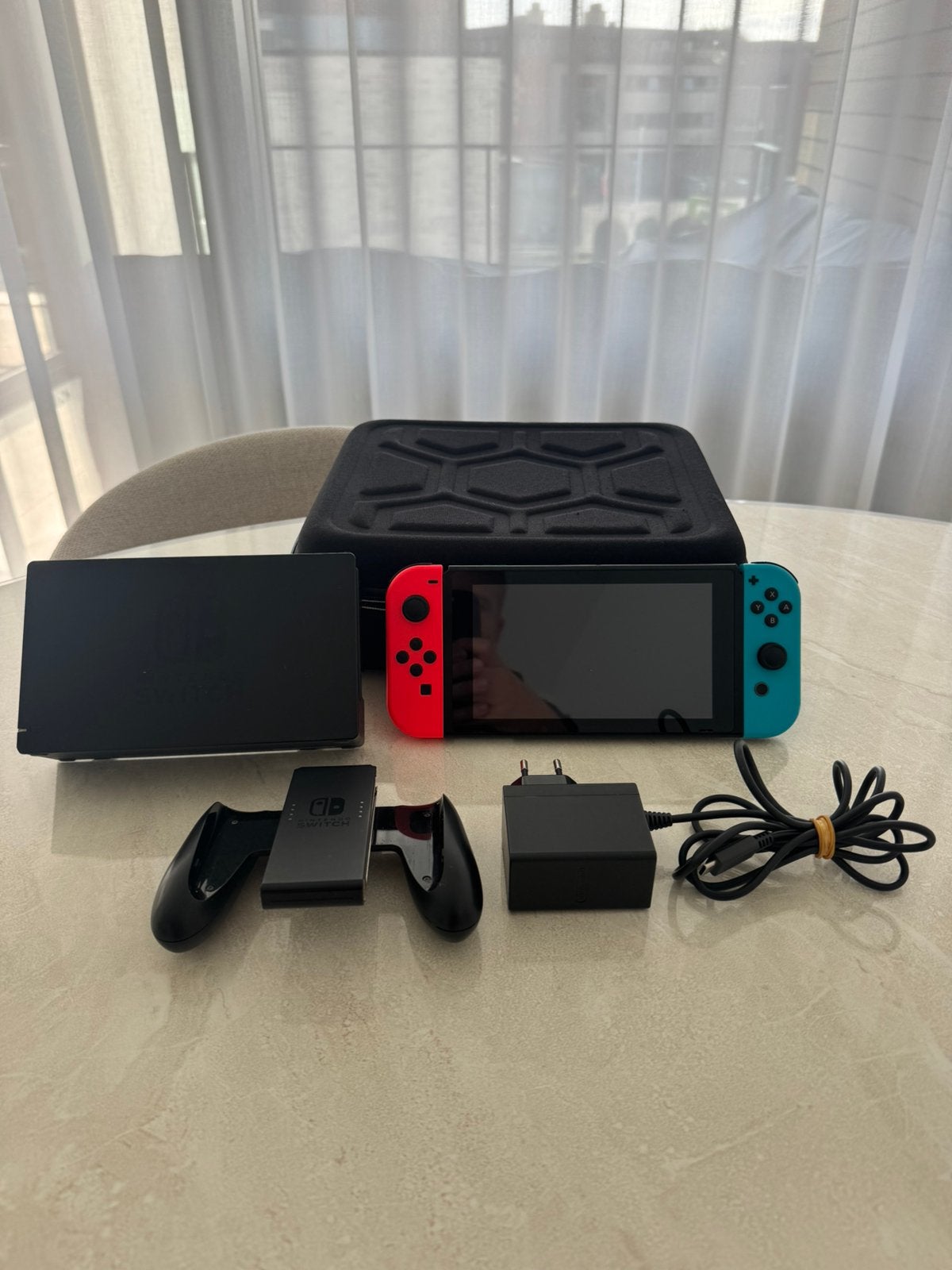 Nintendo switch 1 compleet pakket!!!, Games en Spelcomputers, Ophalen of Verzenden, Zo goed als nieuw, Met 2 controllers, Switch Original