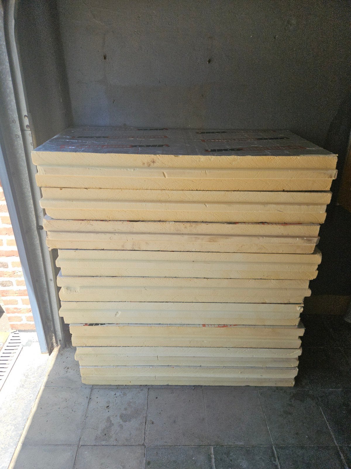 Unilin isolatie 140mm + bijhorende pluggen en slagankers, Bricolage & Construction, Isolation & Étanchéité, Enlèvement