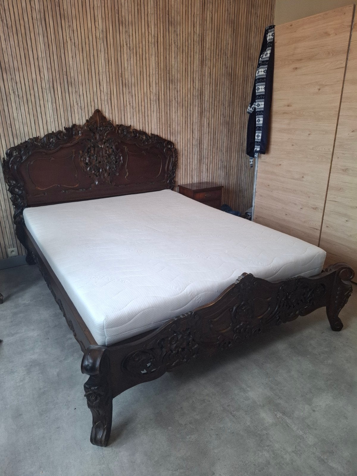 Houten bed bruin, Antiek en Kunst, Ophalen