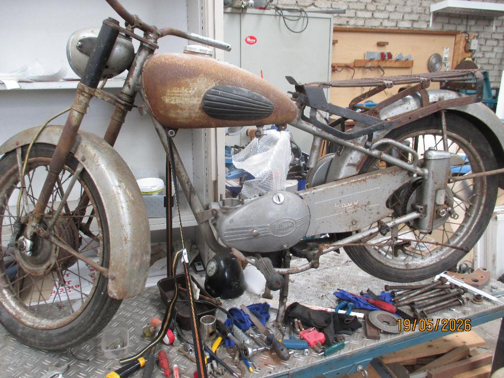 Novy   Villiers, Motoren