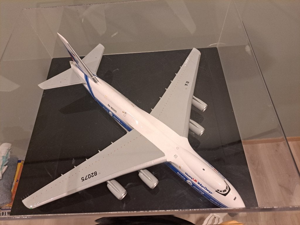 1:150 Antonov in display case, Ophalen of Verzenden, Zo goed als nieuw, 1:144 tot 1:200, Vliegtuig
