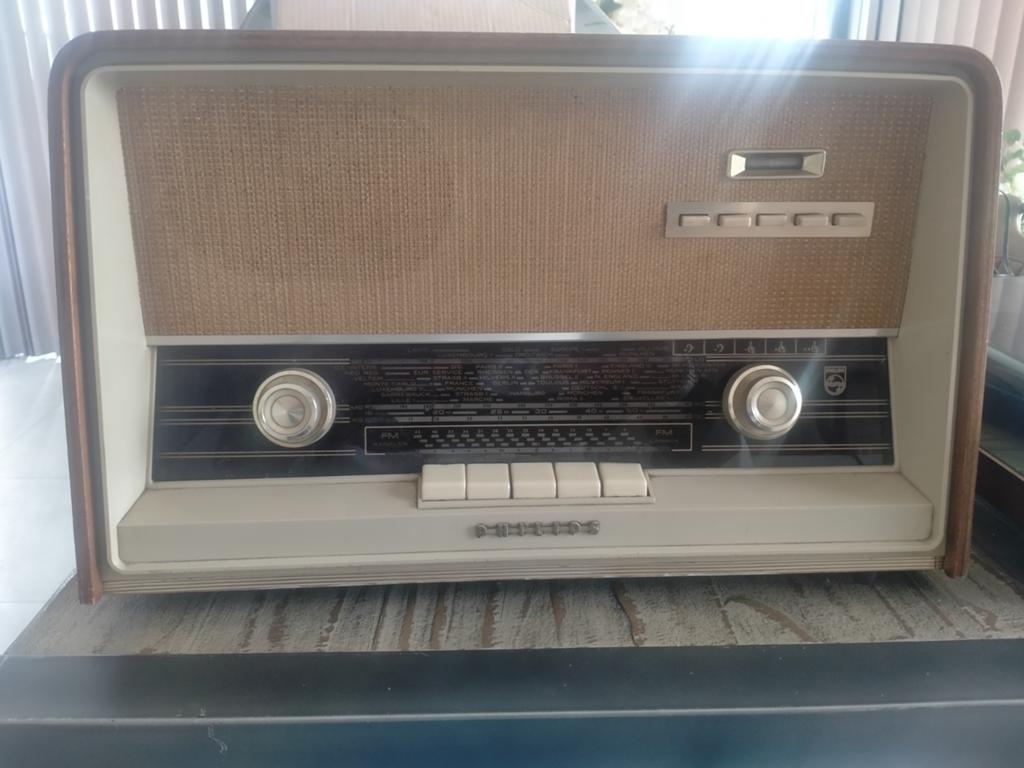 Te koop aangeboden werkende Philips radio uit 1960., Antiek en Kunst, Ophalen