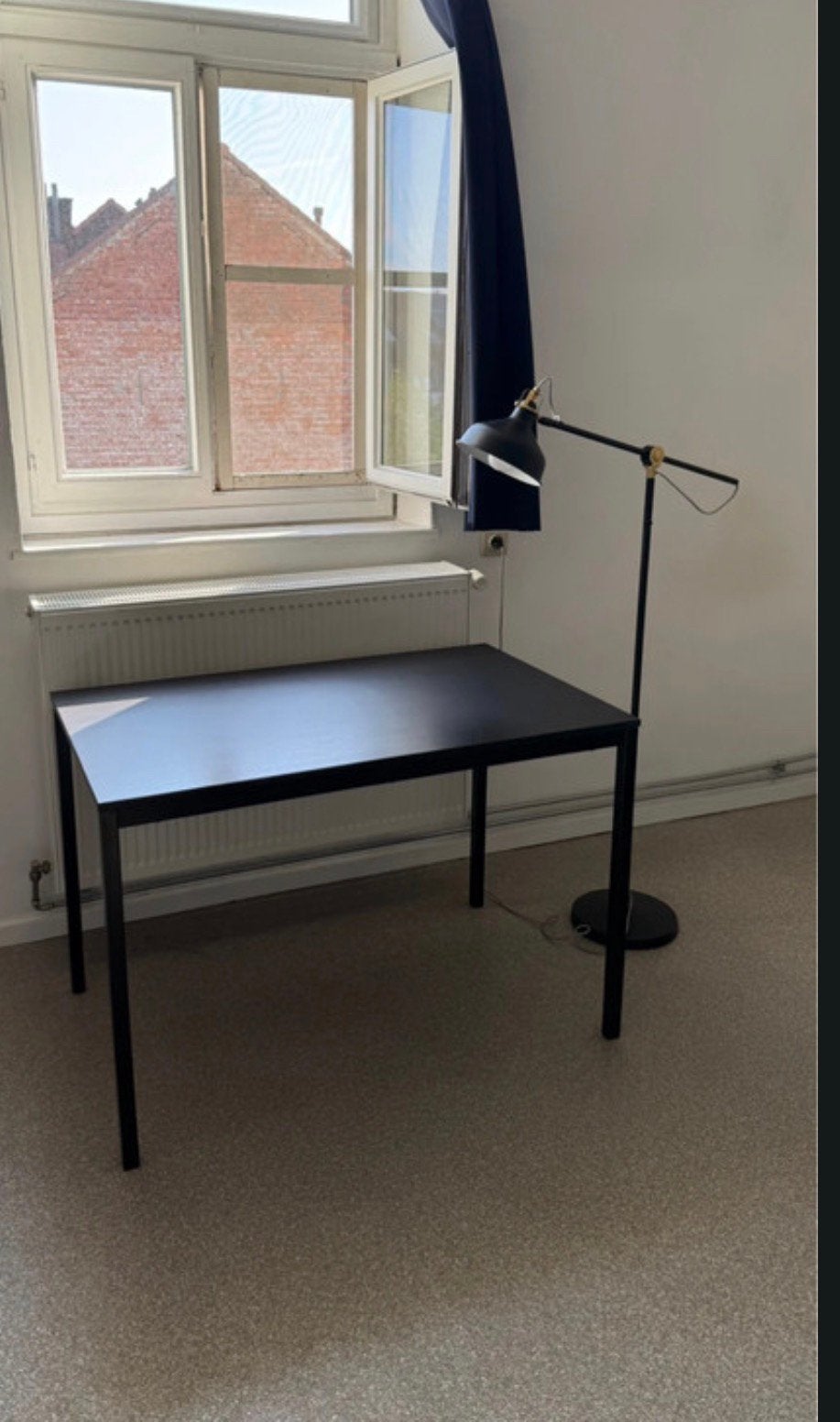 IKEA tafel / bureau, Huis en Inrichting, Ophalen, Gebruikt, 100 tot 150 cm, Minder dan 50 cm