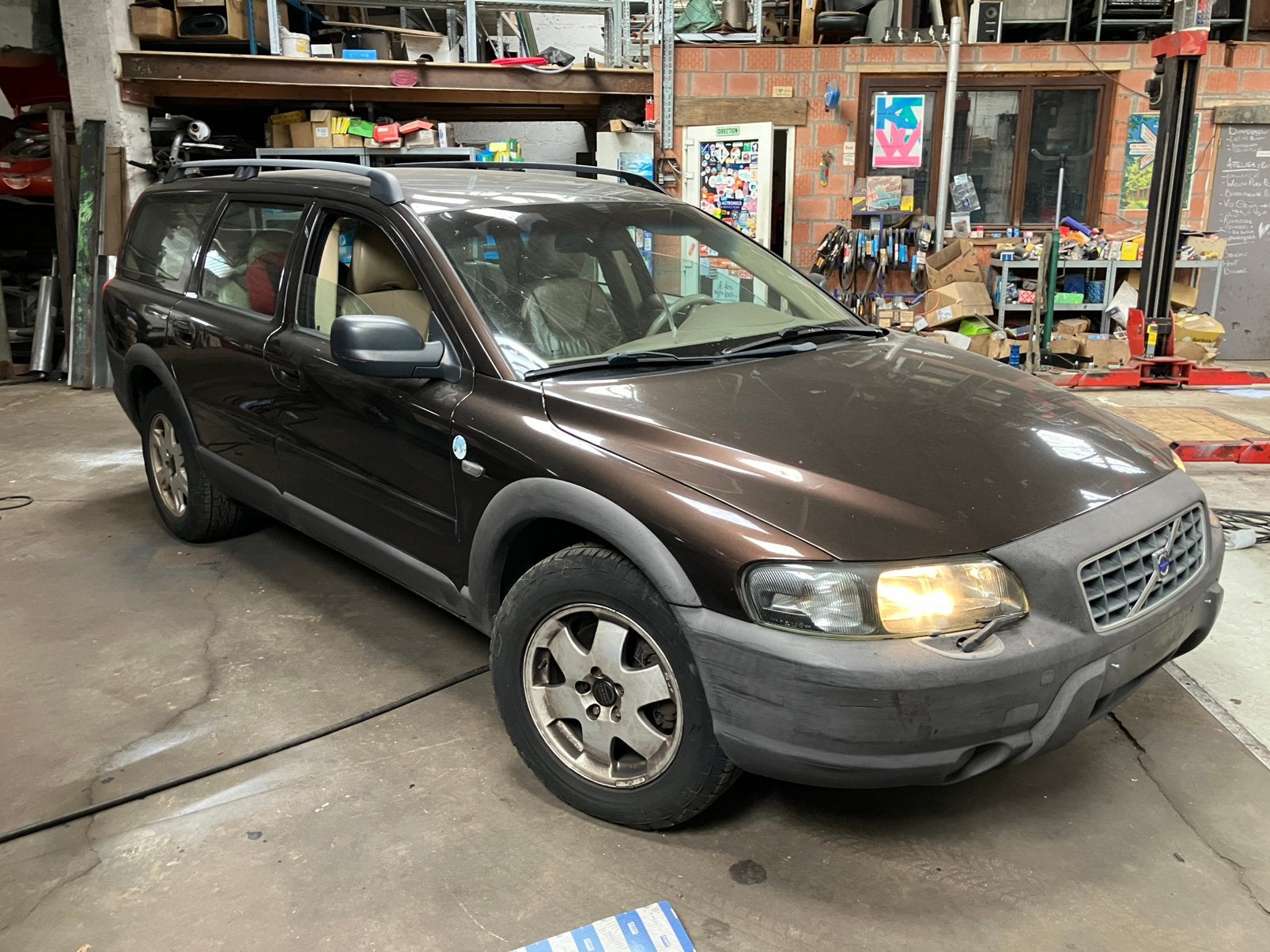 Volvo XC70, Auto's, Volvo, Beige, Bruin, XC70, Leder