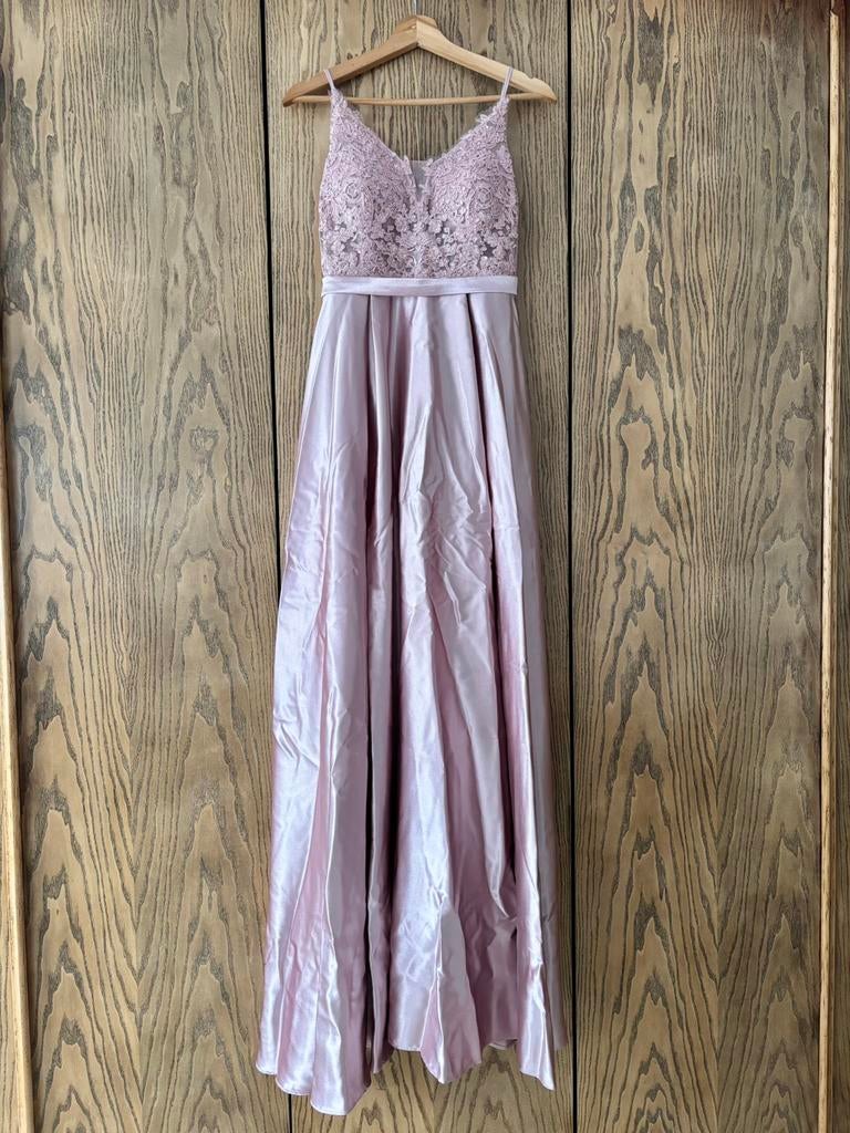 Tapis de bal Tonic taille M New - 55€, Neuf, Robe de gala, Taille 38/40 (M), Enlèvement ou Envoi