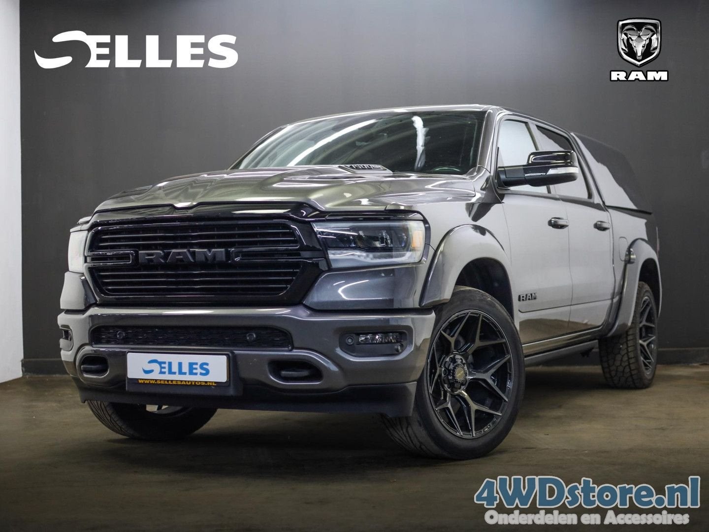 Dodge RAM 1500 5.7 V8 4x4 Crew Cab Laramie Night | Hardtop |, Autos, Dodge, Argent ou Gris, Achat, Electronic Stability Program (ESP)