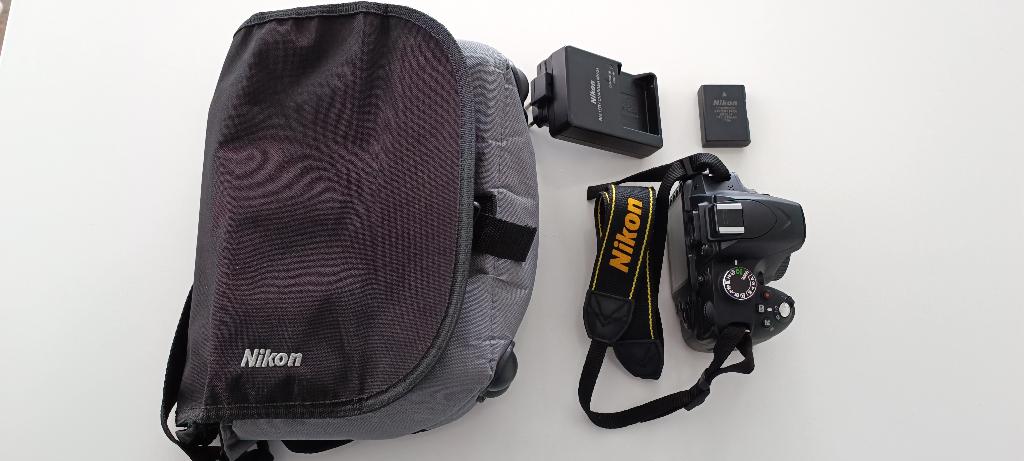 Nikon D3200 & AF-S Nikkor DX VR 18-55mm & tas (nieuwstaat), Enlèvement ou Envoi, Comme neuf, Reflex miroir, Nikon