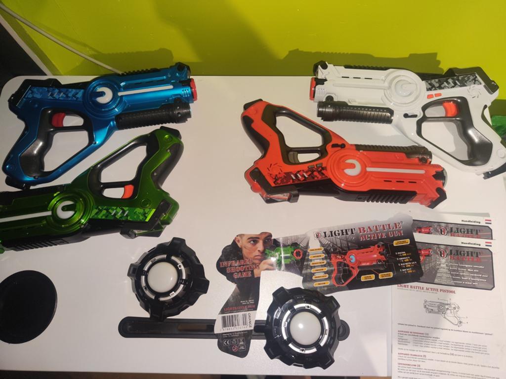 4 lasergeweren + 2 smart vlaggen (Light battle), Ophalen of Verzenden, Zo goed als nieuw
