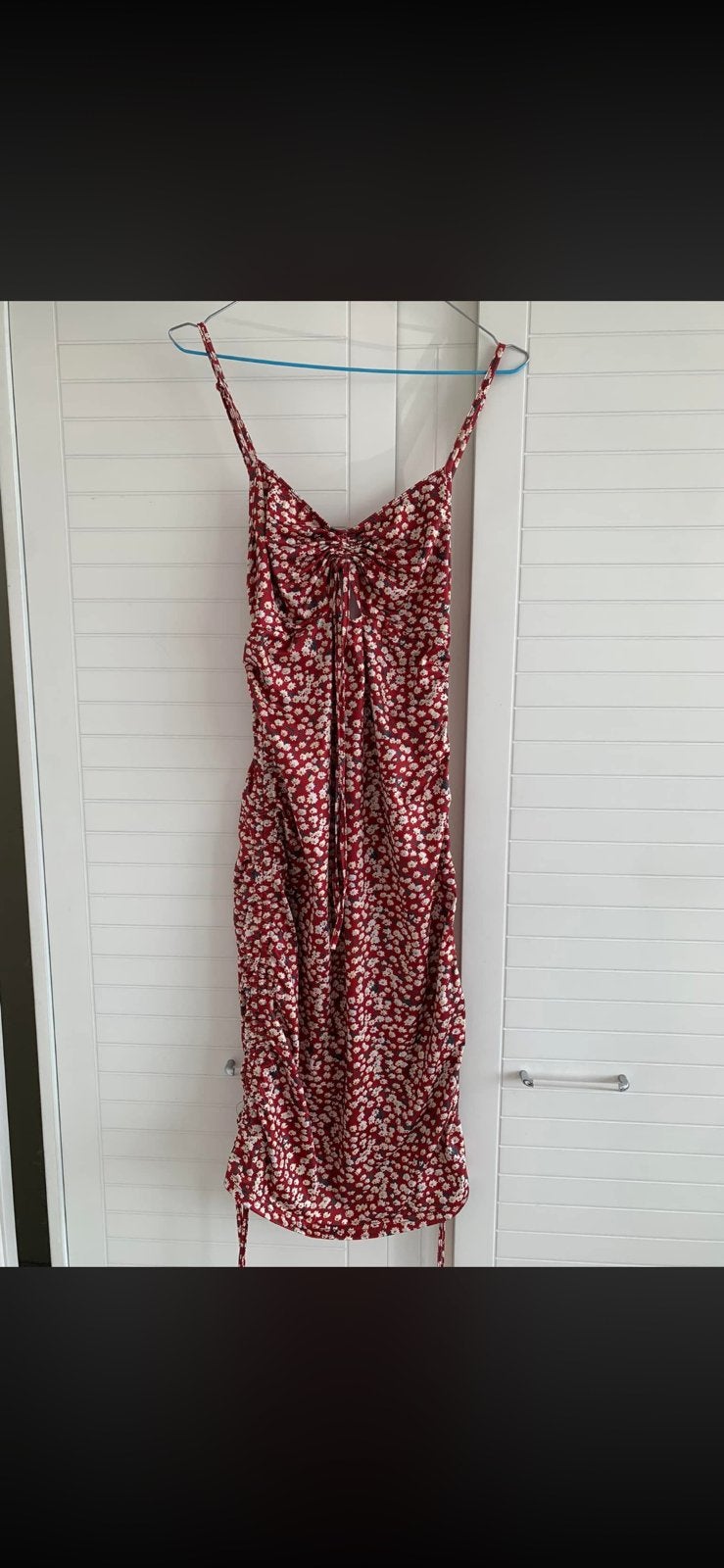Kleedje van shein rood met bloemen nieuw maat large, Kleding | Dames, Jurken, Verzenden, Maat 42/44 (L), Nieuw, Knielengte