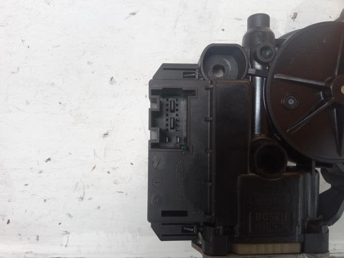 Moteur de vitre portière d'un Volkswagen Polo, Autos : Pièces & Accessoires, -, Volkswagen, -, 3 mois de garantie