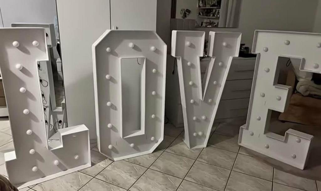 Livre d or audio ? … un telephone video?  et lettres LOVE, Envoi, Comme neuf, Blanc, Accessoires