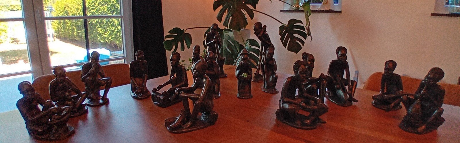Zeldzame collectie van 16 Afrikaanse kunstbeeldjes Zaïre 198, Antiek en Kunst, Antiek | Tv's en Audio, Ophalen of Verzenden