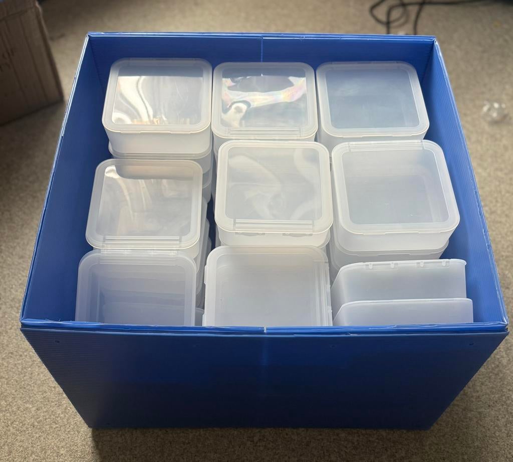 41x Small Plastic Storage Containers – Stackable (14x14x4.5), Enlèvement ou Envoi, Neuf