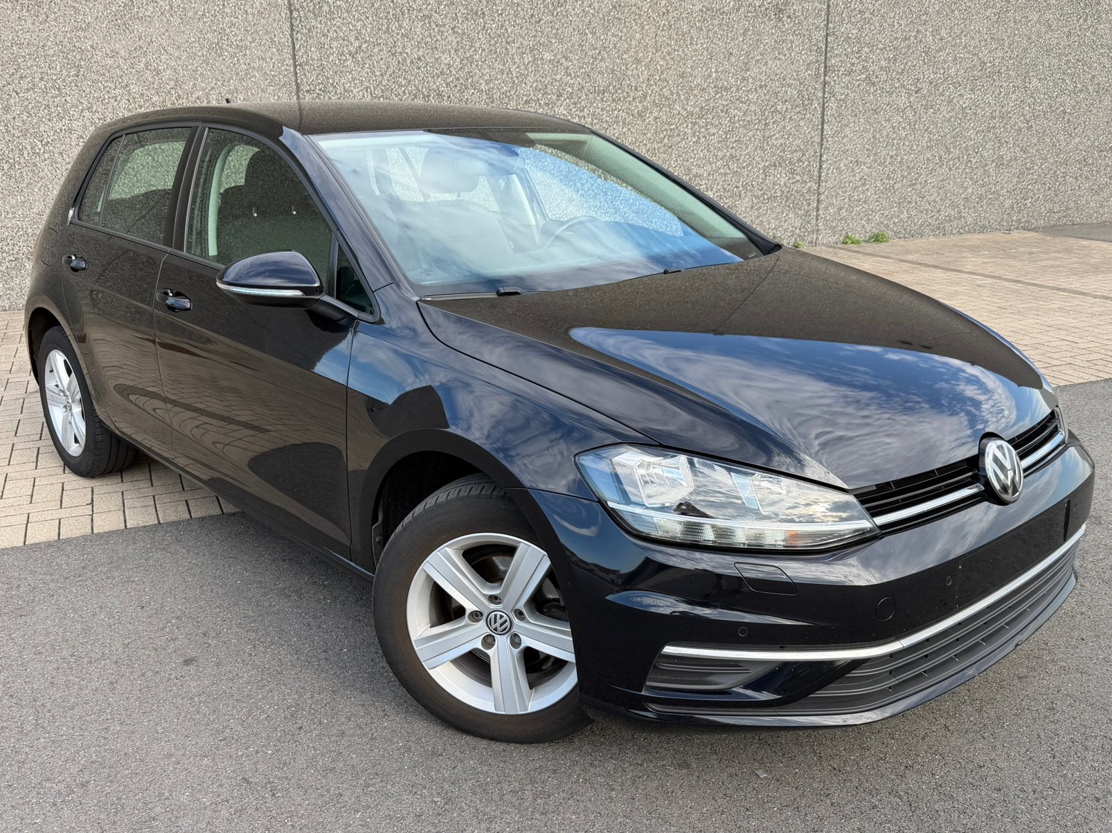 VOLKSWAGEN GOLF 7 / BENZINE/ CARPLAY/NAVI/ CAMERA/ GARANTIE, Auto's, Voorwielaandrijving, Zwart, https://public.car-pass.be/vhr/fd12e424-f13e-4bc5-8287-d5f63e771757