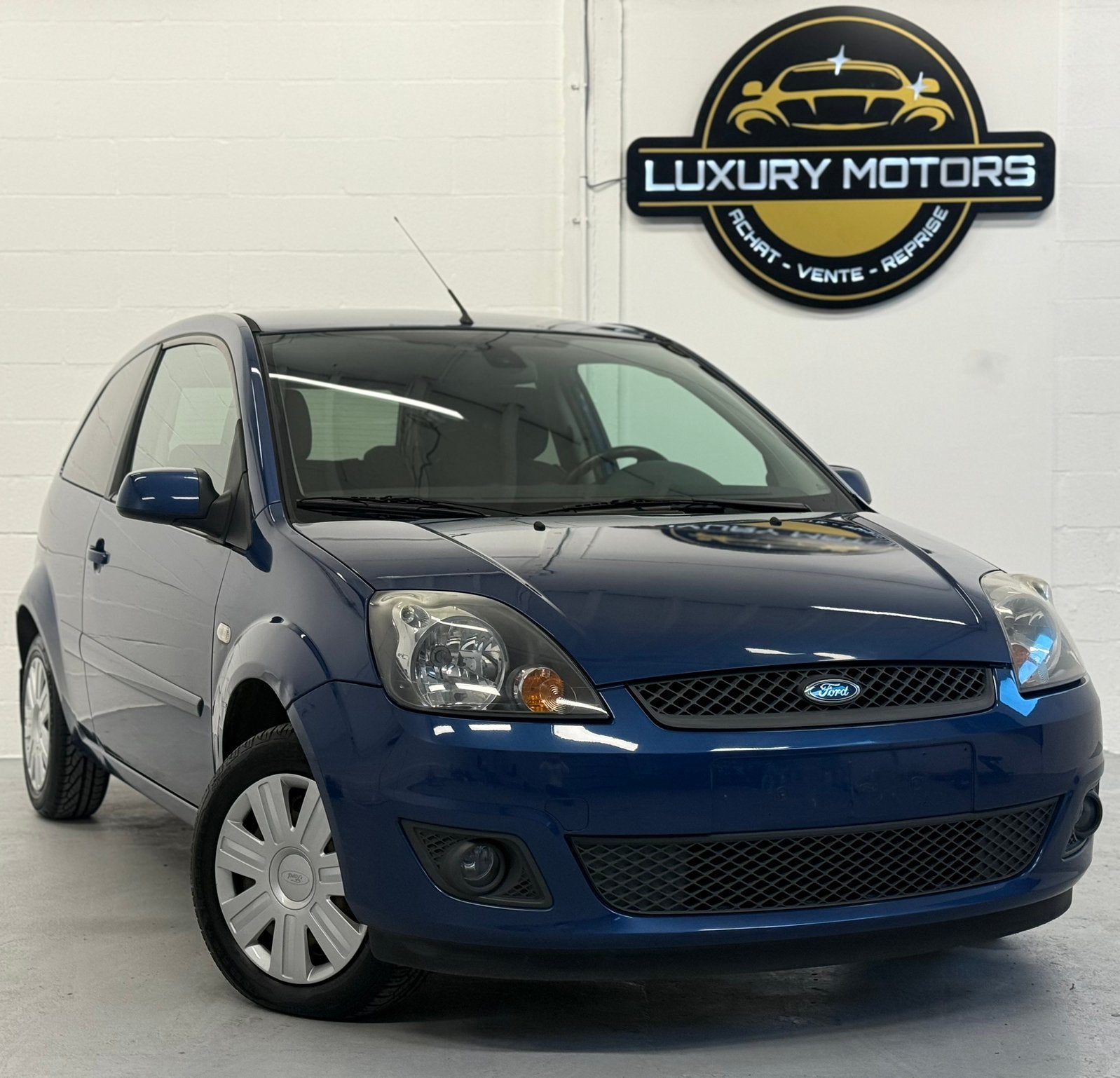 FORD FIESTA 14TDCI WEINIG KM NOTITIEBOEK VAN EERSTE EIGENAAR, Auto's, Voorwielaandrijving, Dealer onderhouden, Stof, 50 kW
