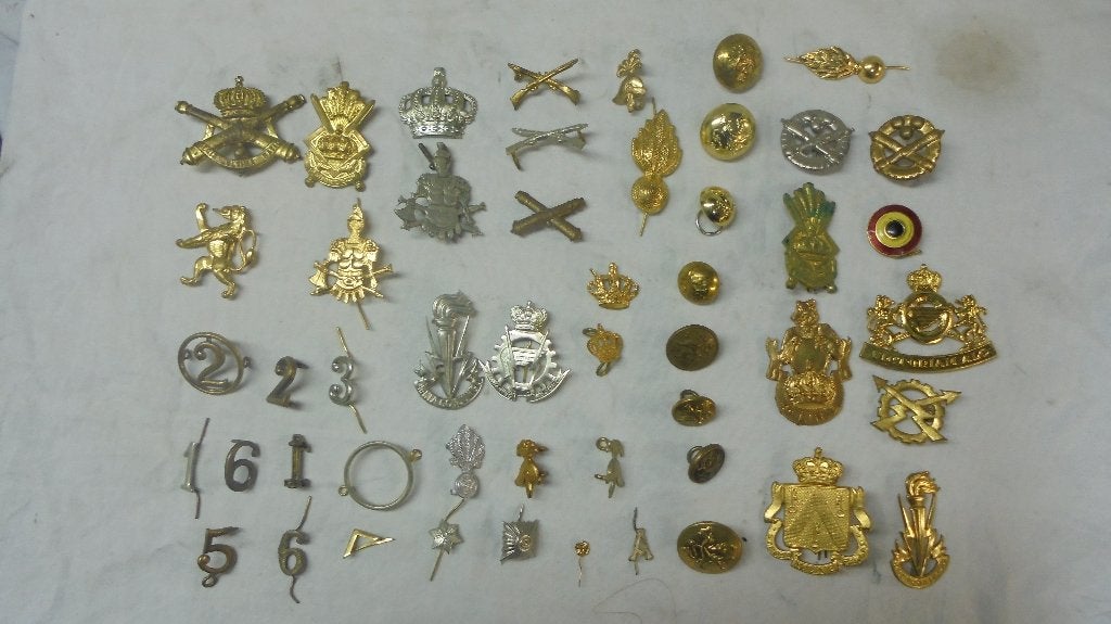 verzameling leger insignes , knopen . nieuw en gebruikt ABL, Verzamelen, Ophalen of Verzenden