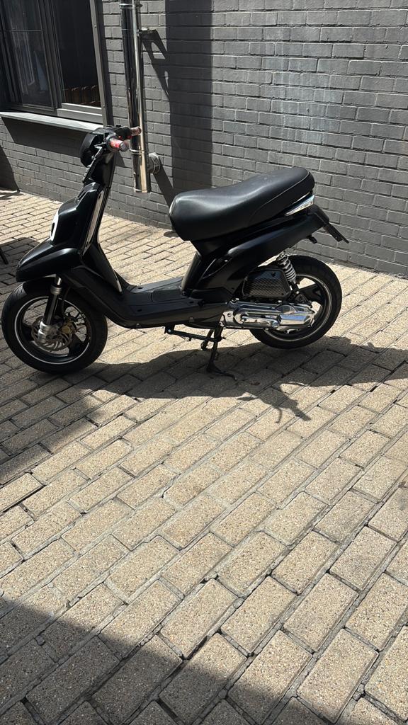 Mbk booster nieuw model 2015 a klasse, Fietsen en Brommers, Ophalen, Zo goed als nieuw