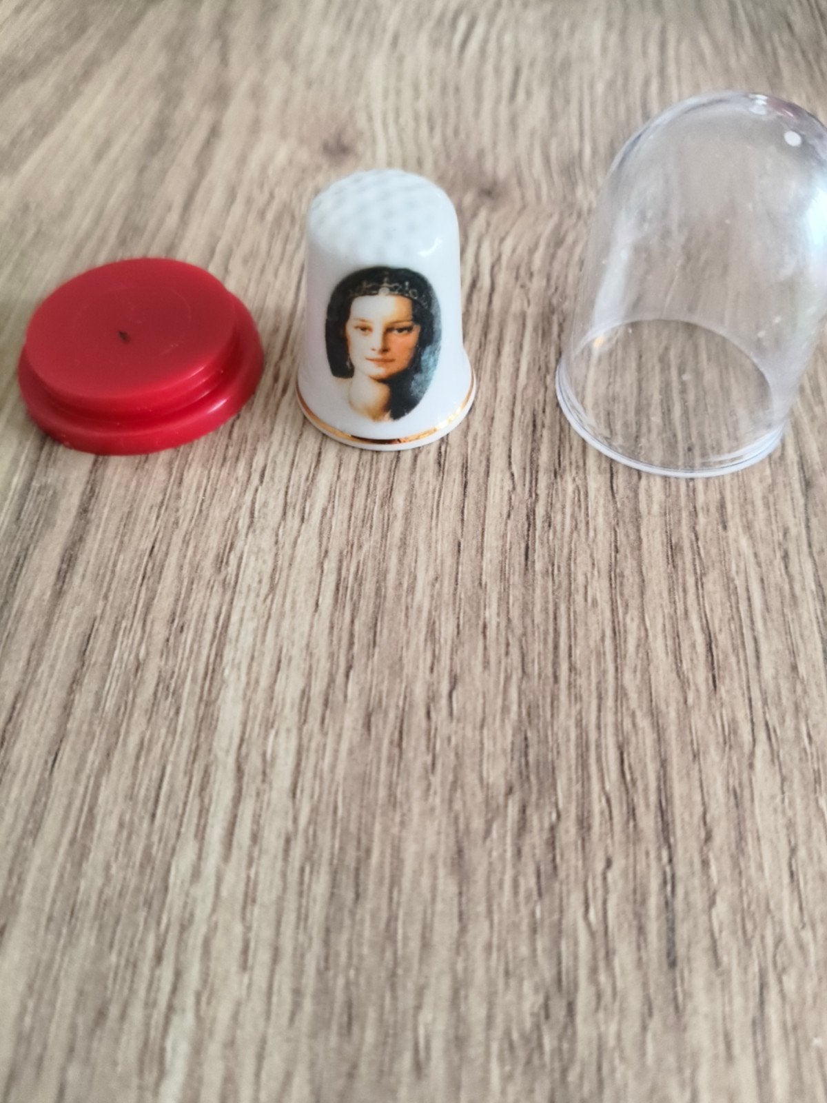 vingerhoedje koning   Astrid, Verzamelen, Ophalen, Porselein