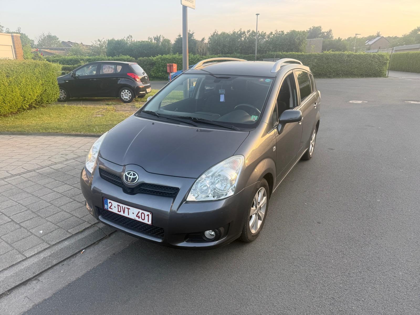 TOYOTA COROLLA À ESSENCE AUTOMATIQUE 2008 140000KM AC INSPEC, Autos, Argent ou Gris, Achat, Capteur de lumière, 7 places
