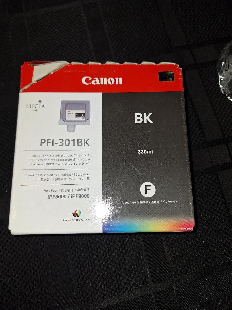 Canon PFI-301BK, Informatique & Logiciels, Fournitures d'imprimante, Neuf, Cartridge, Enlèvement