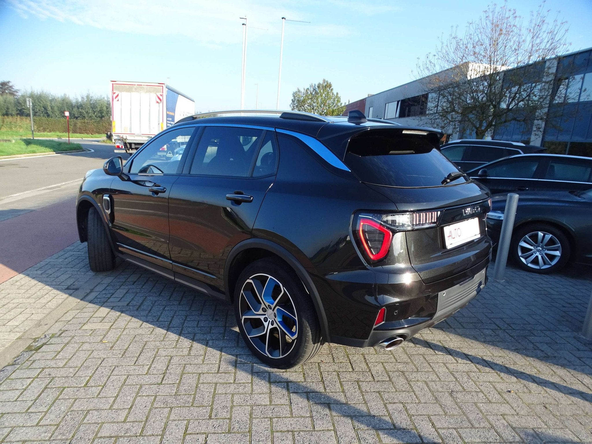 Lynk & Co 01 01 PHEV 1.5 Turbo * FULL OPTION (bj 2023), Auto's, Stof, Gebruikt, 192 kW, Zwart