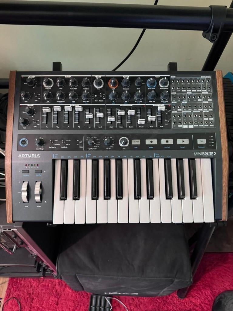 Arturia MiniBrute 2, Autres marques, Comme neuf, Avec connexion MIDI, Enlèvement ou Envoi