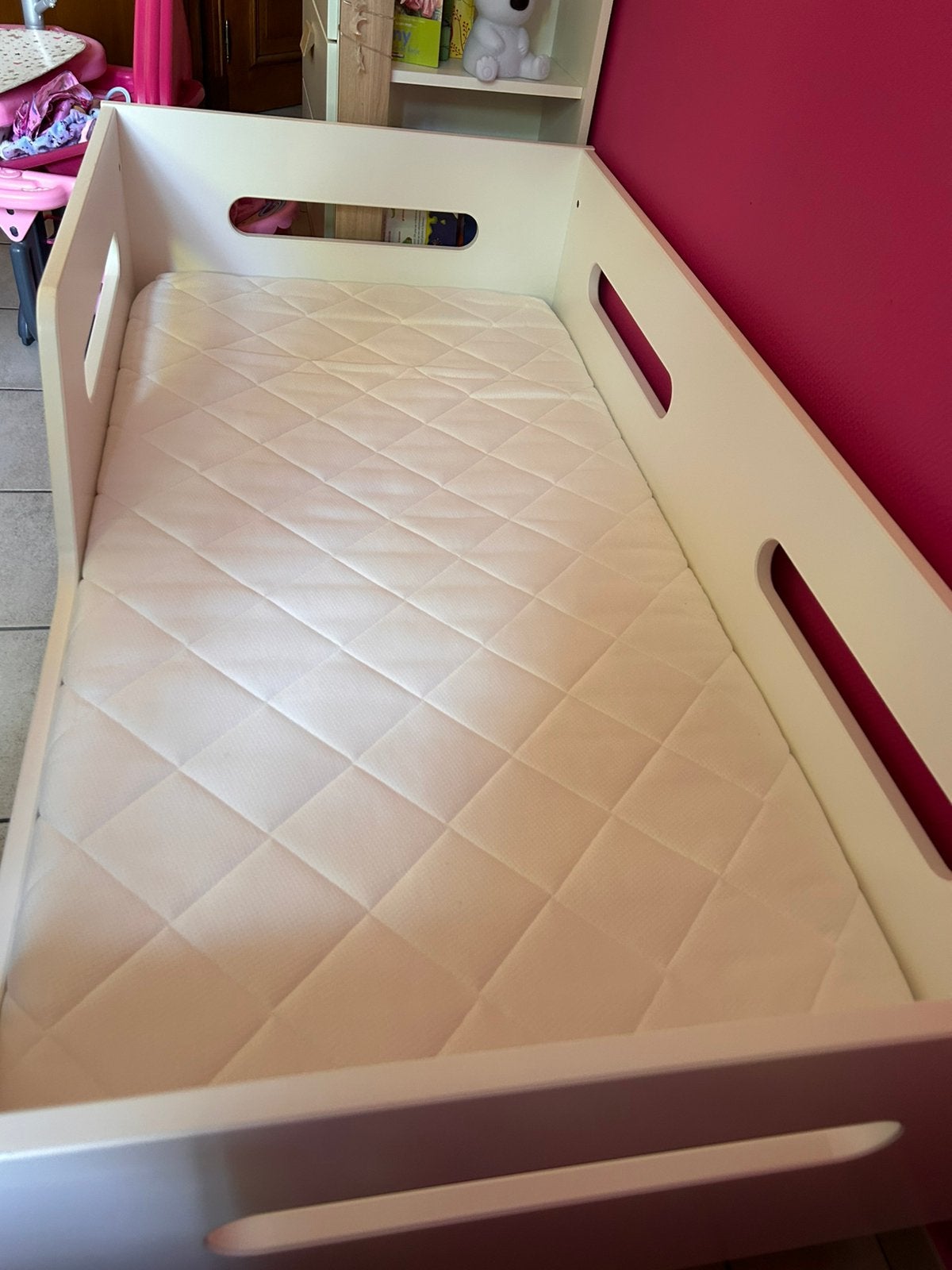Wit Bed Petite Amelie 70 x 140 + matras en matrasbeschermer, Ophalen, Zo goed als nieuw, Matras