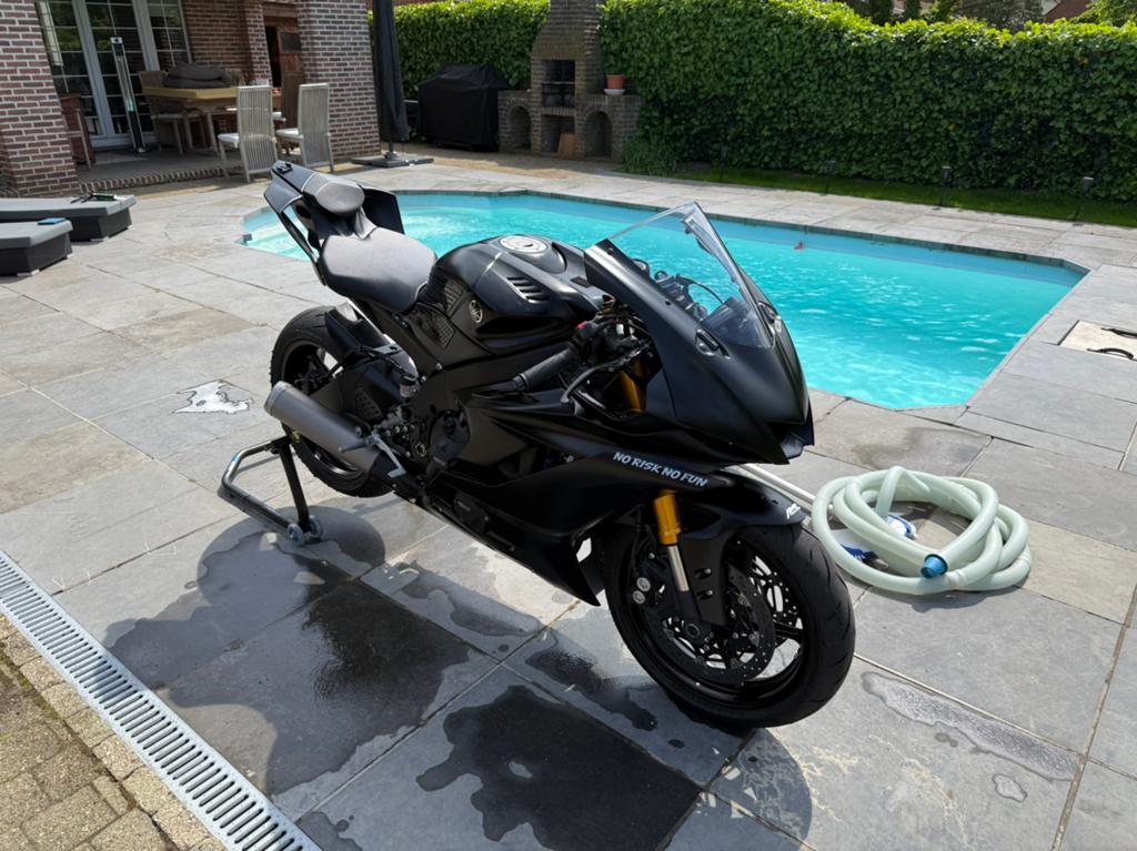 Yamaha r6 race 2024 453km, Motos, Motos | Yamaha, Particulier, Super Sport, plus de 35 kW, 4 cylindres, ABS, Quickshifter, Contrôle de traction