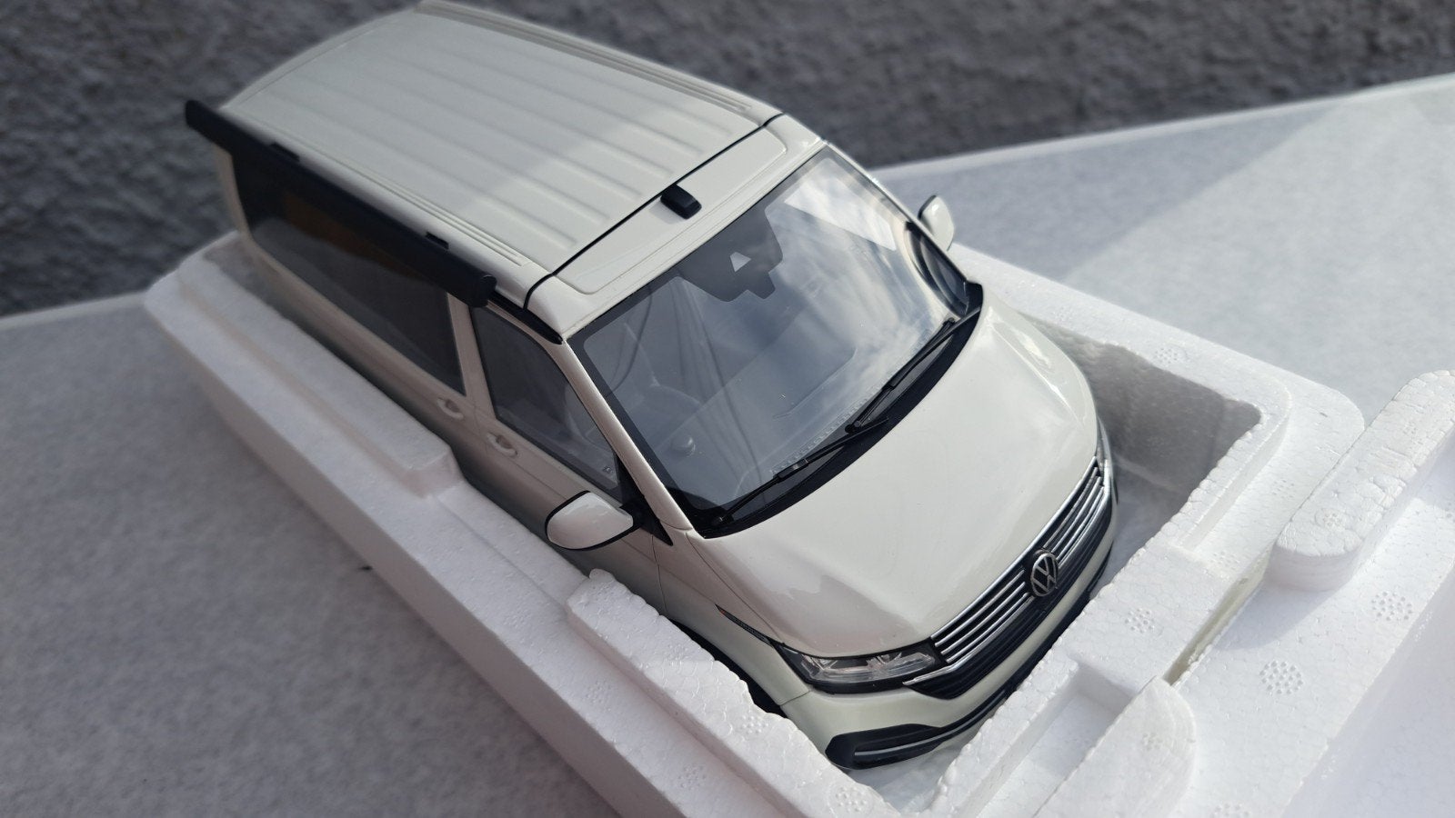 volkswagen T6.1 california ocean 1/18ème, Hobby en Vrije tijd, Ophalen of Verzenden, Zo goed als nieuw, Auto, OttOMobile