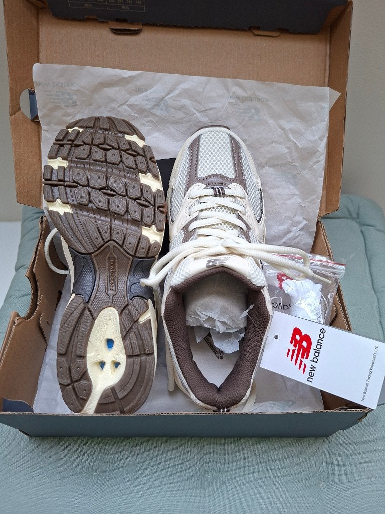 New balance wit/beige, Kleding | Dames, New Balance, Nieuw, Ophalen of Verzenden, Sportschoenen