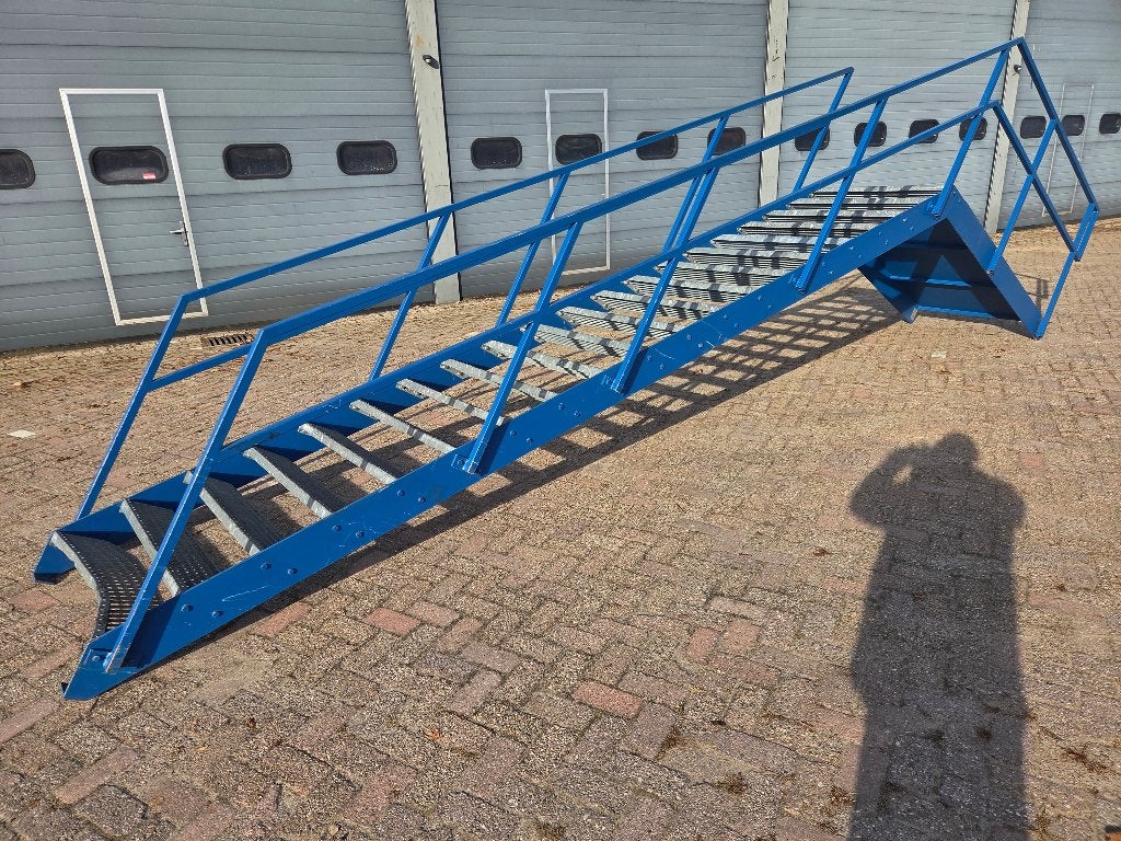 Diverse trappen met plateau, Doe-het-zelf en Bouw, Ophalen, Gebruikt, IJzer