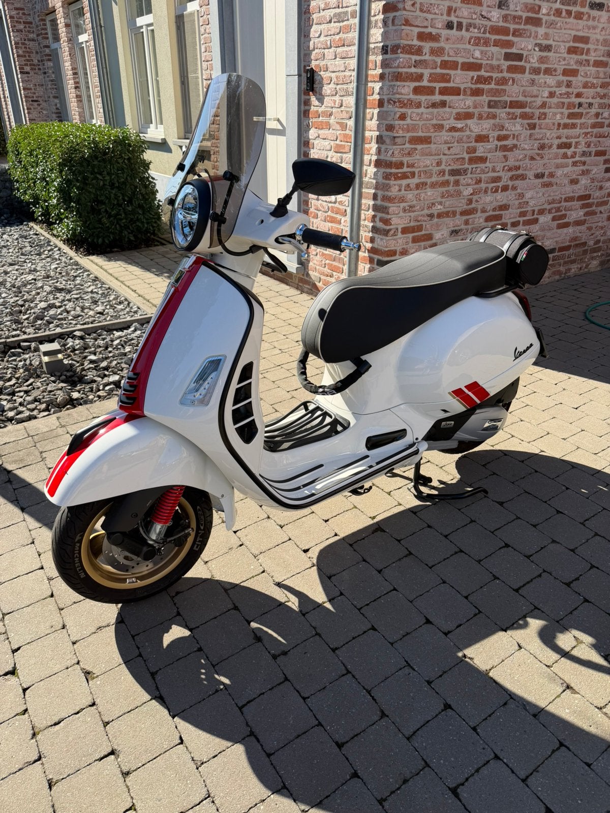 Vespa 125 GTS : racing sixtees, Enlèvement, Comme neuf