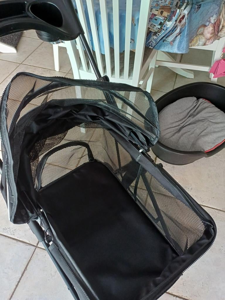 Pousette chien noir nouvelle, Animaux & Accessoires, Accessoires pour chiens, Enlèvement