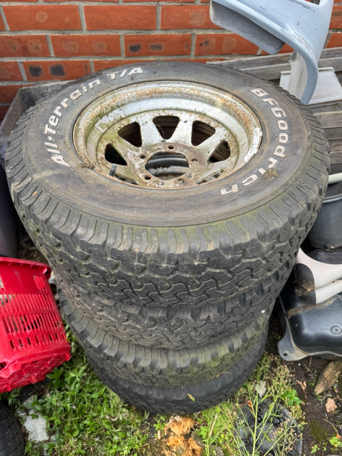 Daihatsu rocky velgen 2 sets, Ophalen, Banden en Velgen