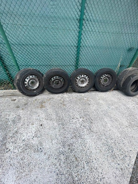 Quatre jantes et pneus Mercedes Vito avec profil de 5 mm, 4 Saisons, 16 pouces, Véhicule utilitaire, 205 mm