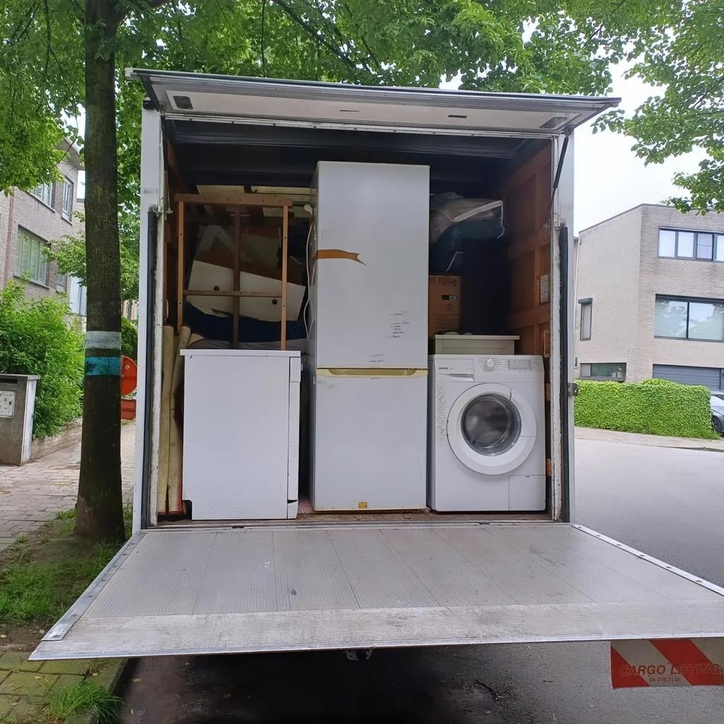 Meubelbak Met Laadklep Te Huur | Bakwagen met laadklep huren, Vacatures, Vacatures | Chauffeurs, Starter, Vast contract, Geschikt als bijbaan