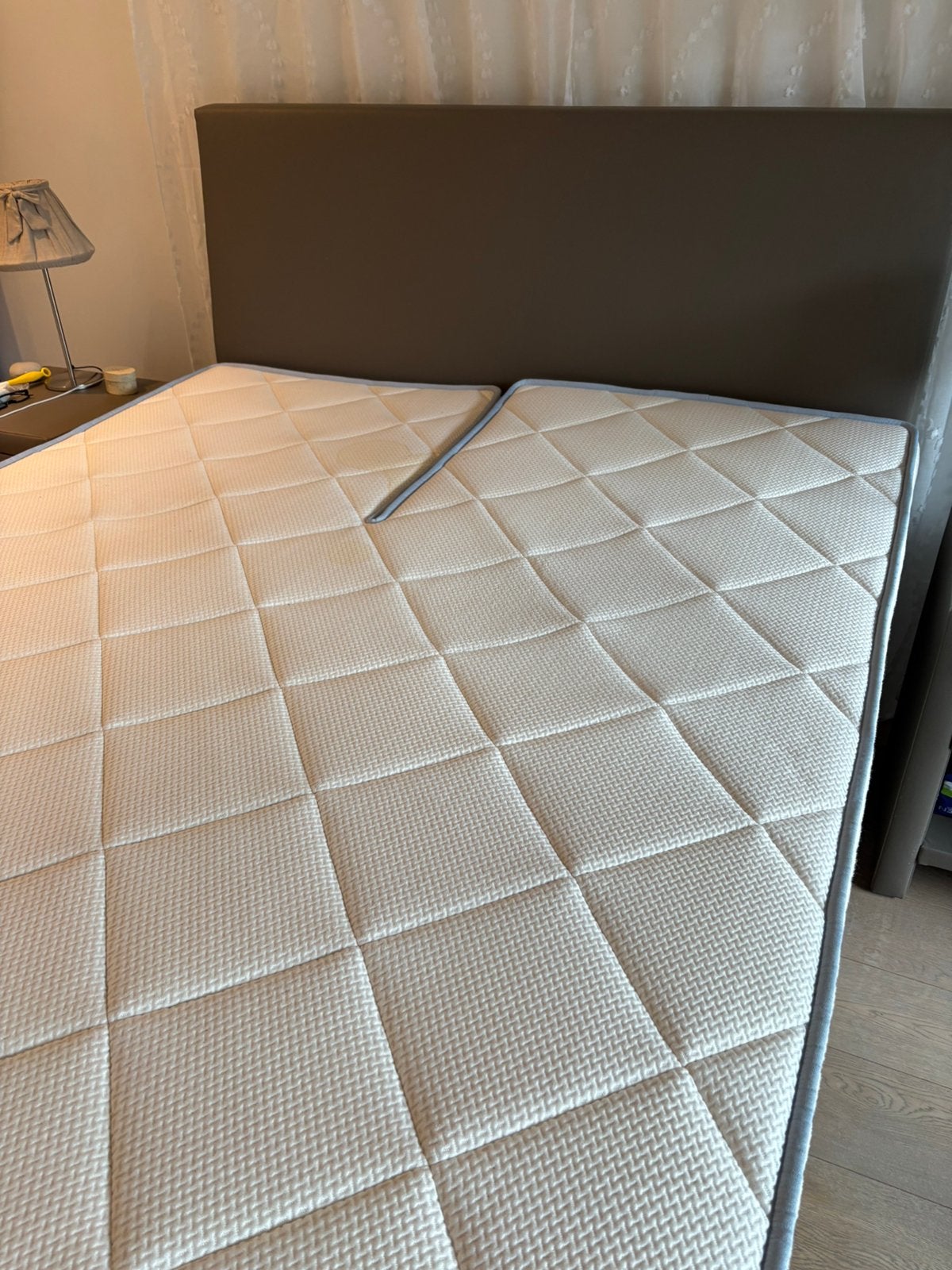 Te koop, Huis en Inrichting, Slaapkamer | Boxsprings, Ophalen, Beige, Zo goed als nieuw, Twijfelaar