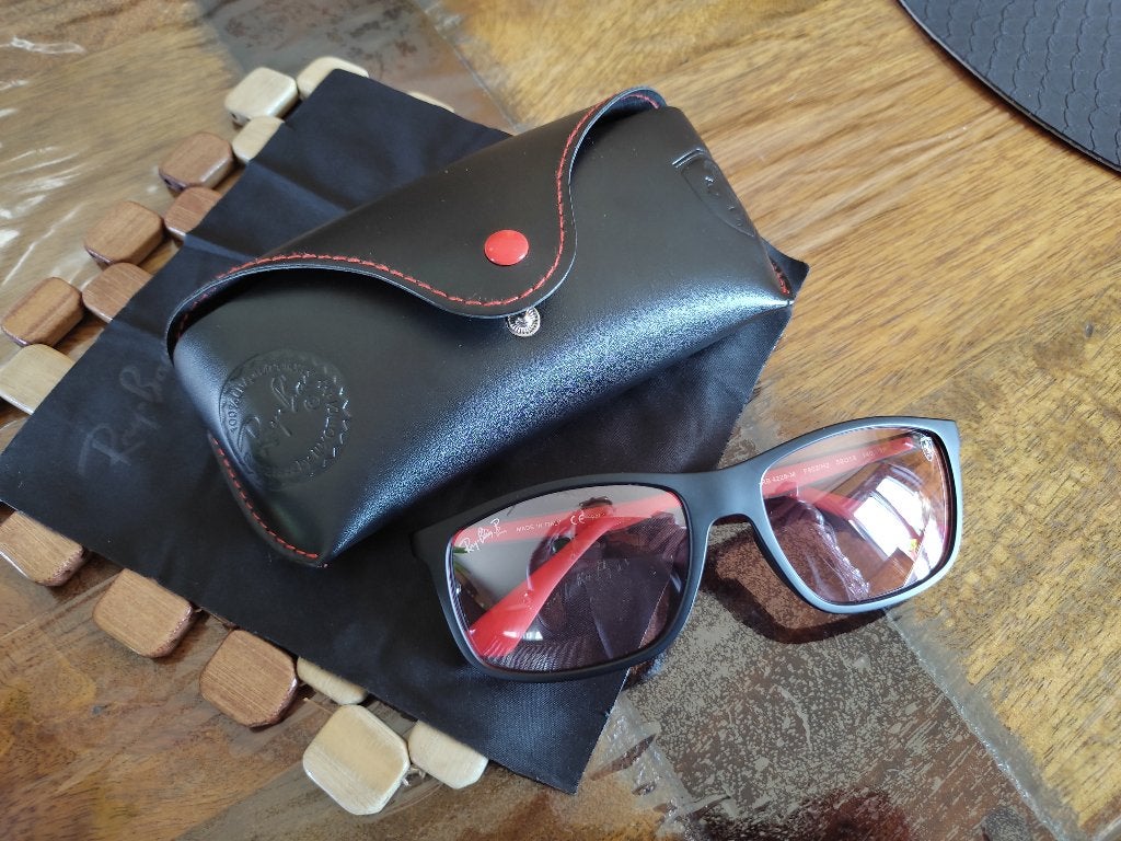 Ray Ban Ferrari zonnebrillen voor dames., Handtassen en Accessoires, Zonnebrillen en Brillen | Dames, Ophalen, Zonnebril, Nieuw
