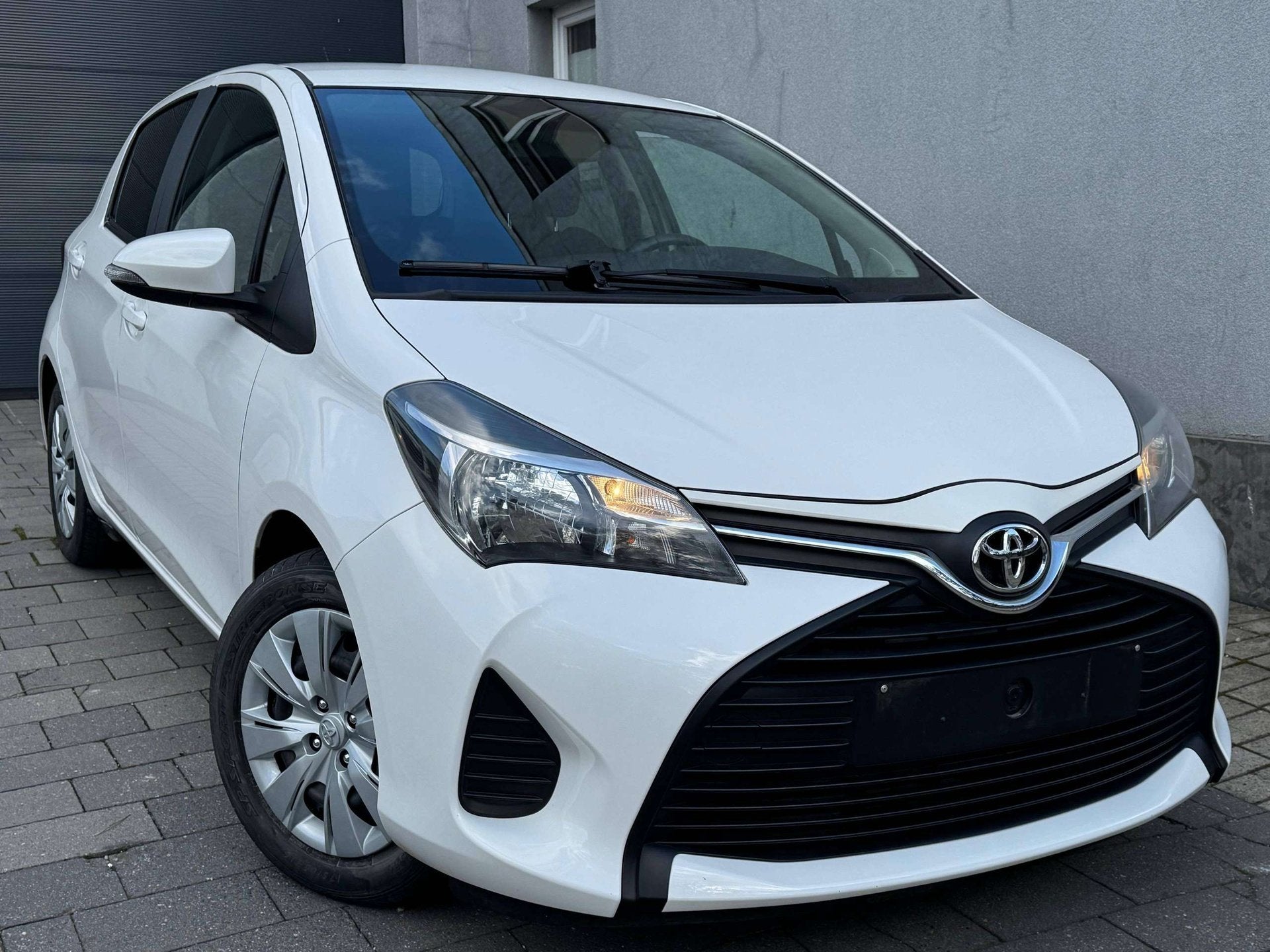 Toyota Yaris Yaris 1.0i 2015 Airco 22000 km garantie, Auto's, Stof, Euro 6, Wit, Bedrijf