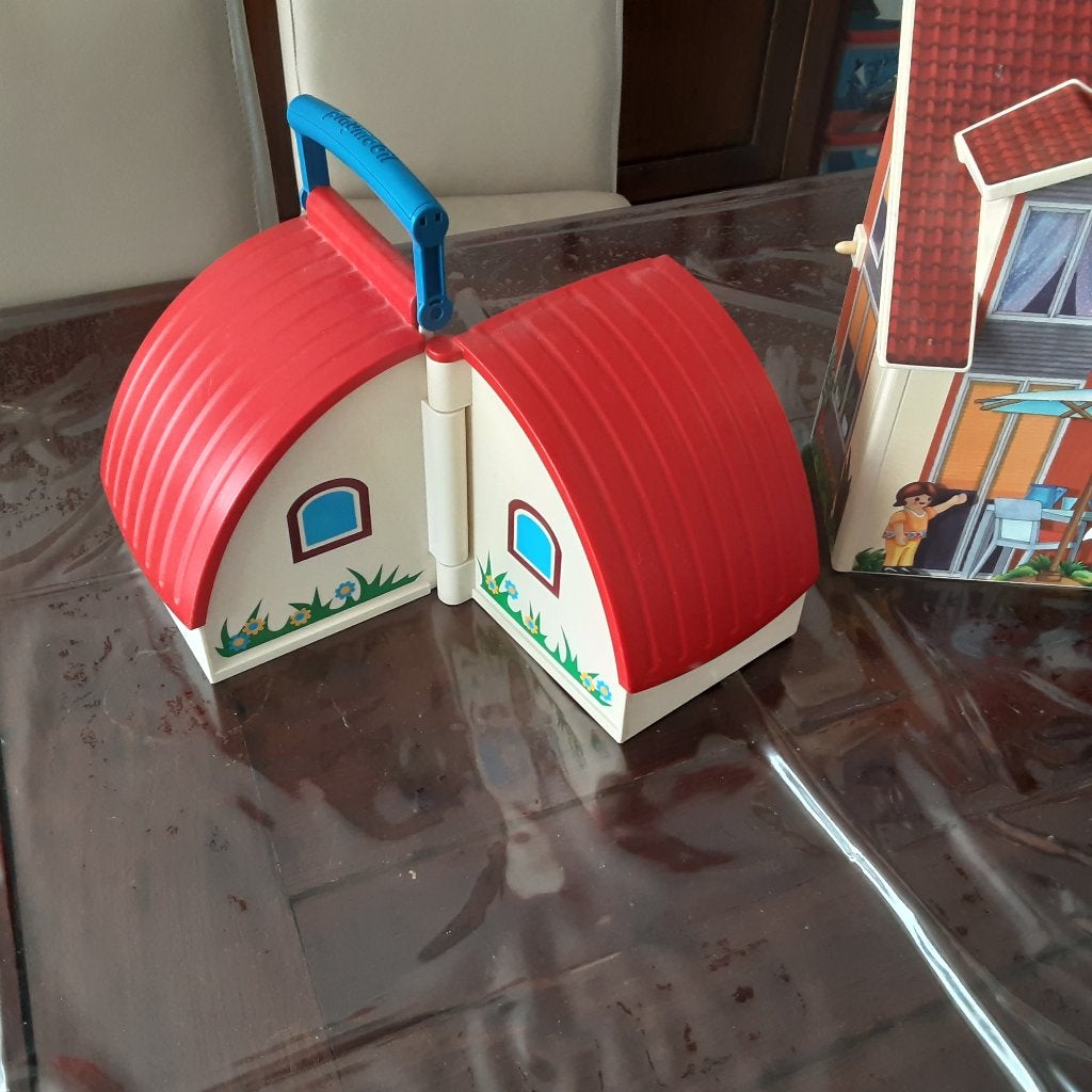 Playmobiel huisje met playmobiel stal, Ophalen, Gebruikt